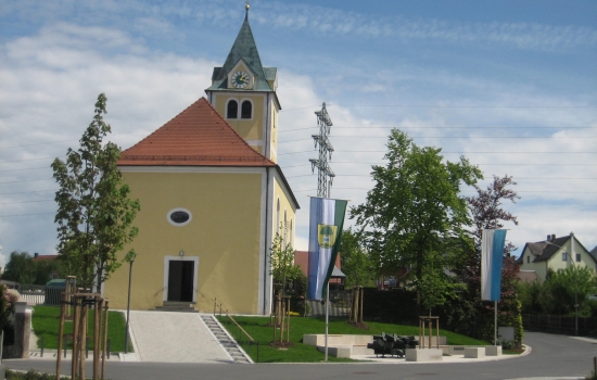 Marienkirche mit Kriegerdenkmal